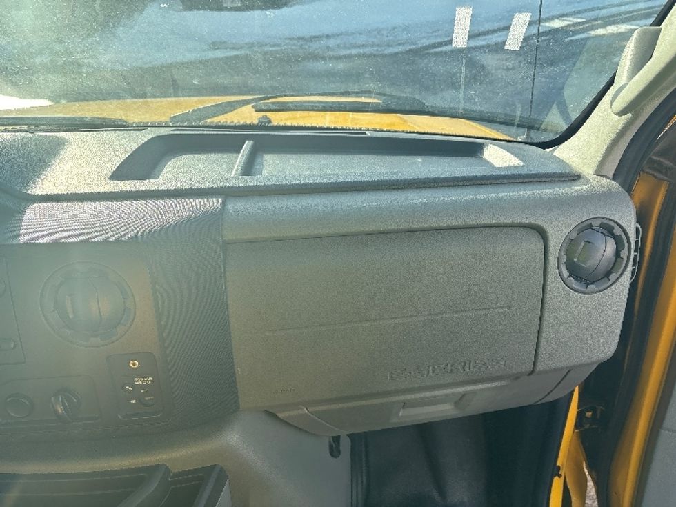 Light Duty Box Truck-Light and Medium Duty Trucks-Ford-2019-E350-Etobicoke-ON-171,000\n\t\tkm-$ 29,500 - Image 19