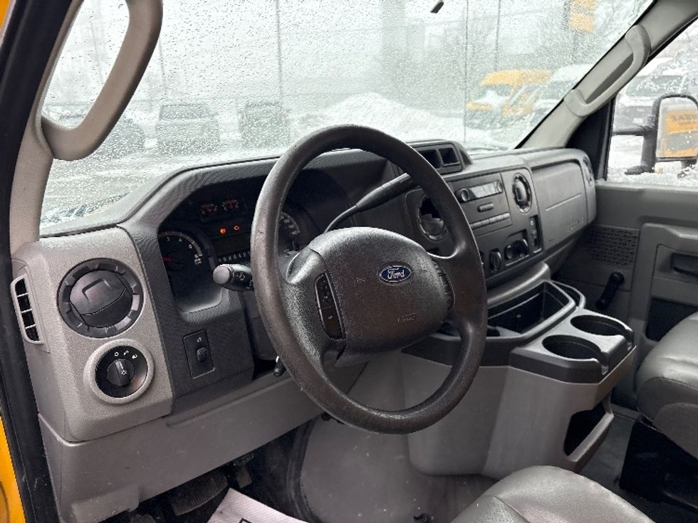 Light Duty Box Truck-Light and Medium Duty Trucks-Ford-2019-E350-Etobicoke-ON-171,000\n\t\tkm-$ 29,500 - Image 24