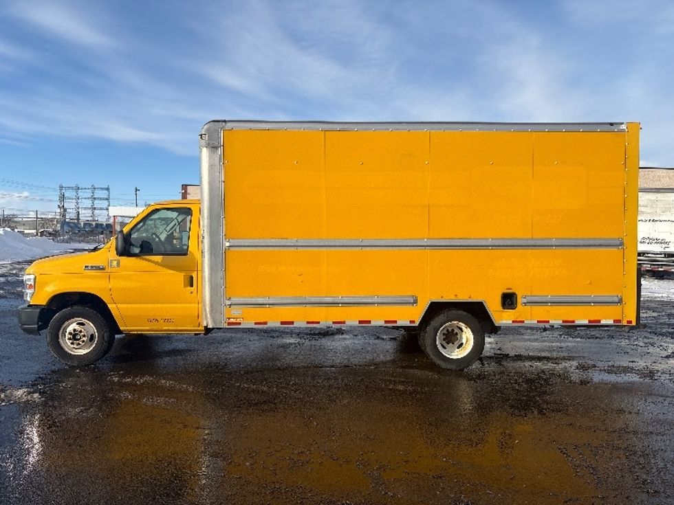 Light Duty Box Truck-Light and Medium Duty Trucks-Ford-2019-E350-Etobicoke-ON-171,000\n\t\tkm-$ 29,500 - Image 4