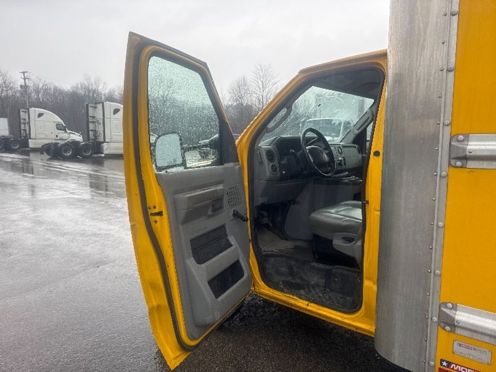 Light Duty Box Truck-Light and Medium Duty Trucks-Ford-2019-E350-Gahanna-OH-91,194\n\t\tmiles-$ 23,750 - Image 16