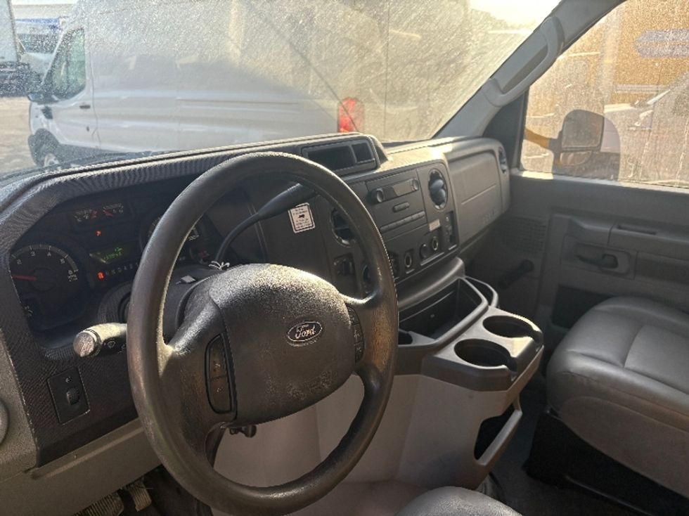 Light Duty Box Truck-Light and Medium Duty Trucks-Ford-2019-E350-Indianapolis-IN-139,843\n\t\tmiles-$ 19,000 - Image 15