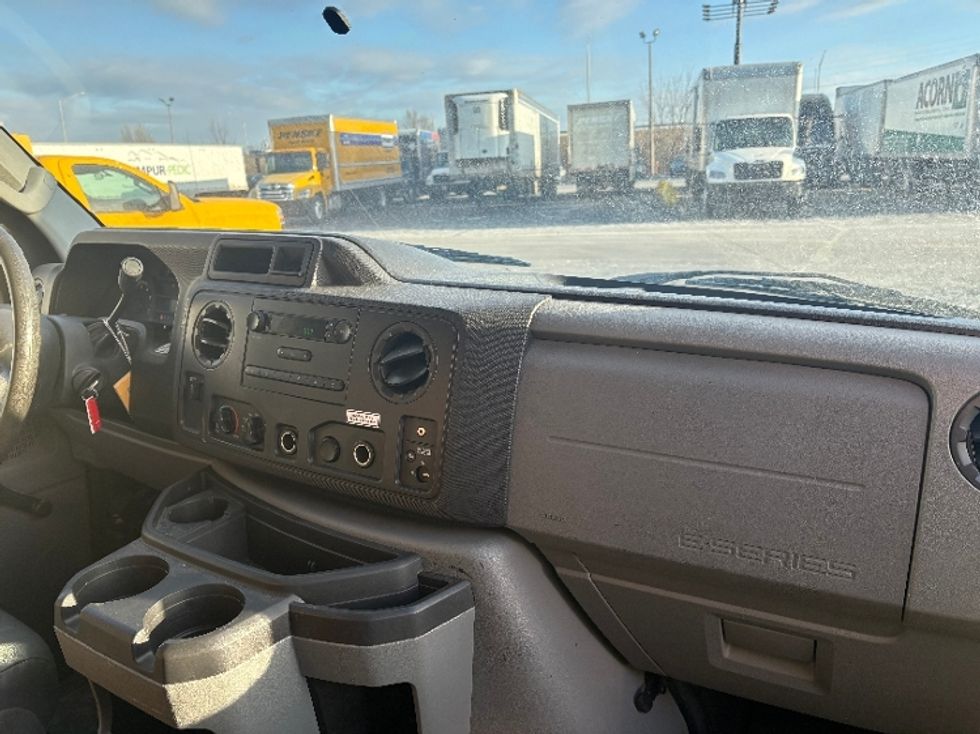 Light Duty Box Truck-Light and Medium Duty Trucks-Ford-2019-E350-Indianapolis-IN-139,843\n\t\tmiles-$ 19,000 - Image 19