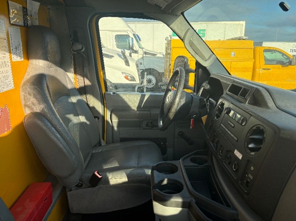 Light Duty Box Truck-Light and Medium Duty Trucks-Ford-2019-E350-Indianapolis-IN-139,843\n\t\tmiles-$ 19,000 - Image 20