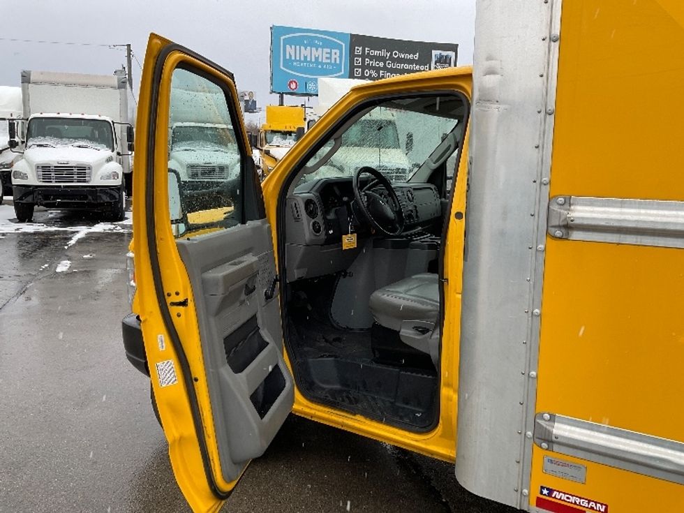 Light Duty Box Truck-Light and Medium Duty Trucks-Ford-2019-E350-Milwaukee-WI-89,210\n\t\tmiles-$ 25,000 - Image 16
