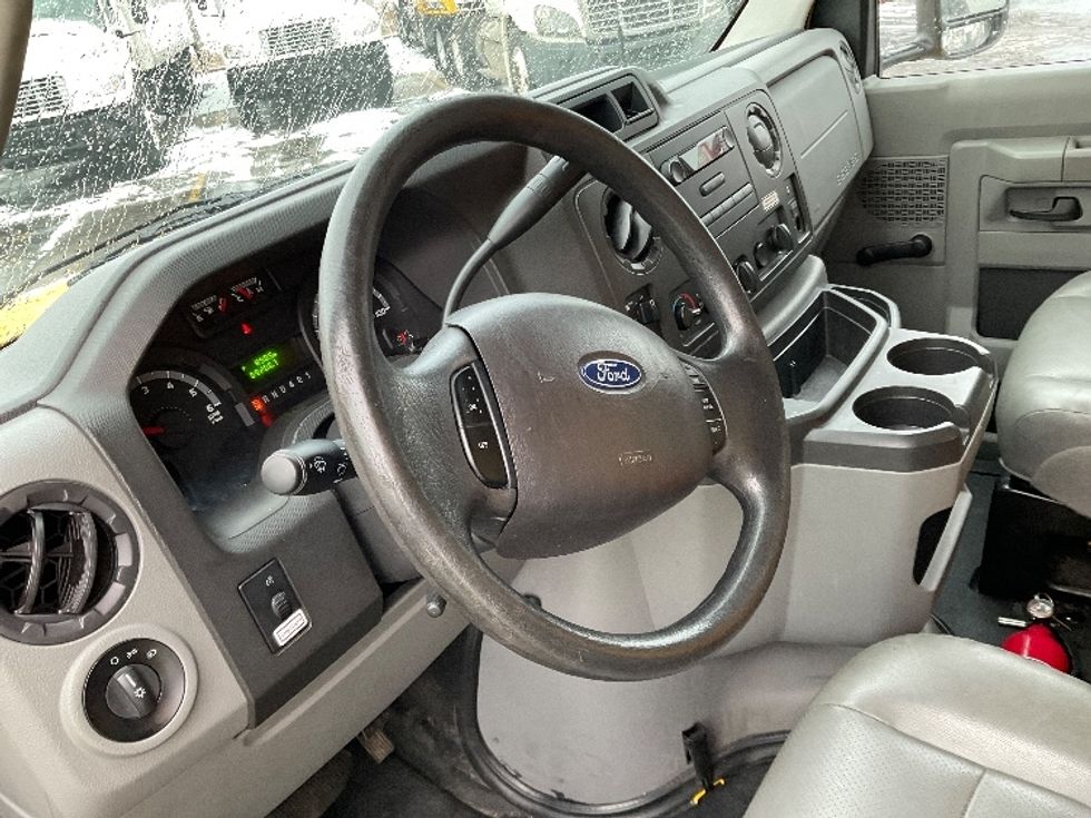 Light Duty Box Truck-Light and Medium Duty Trucks-Ford-2019-E350-Milwaukee-WI-89,210\n\t\tmiles-$ 25,000 - Image 17