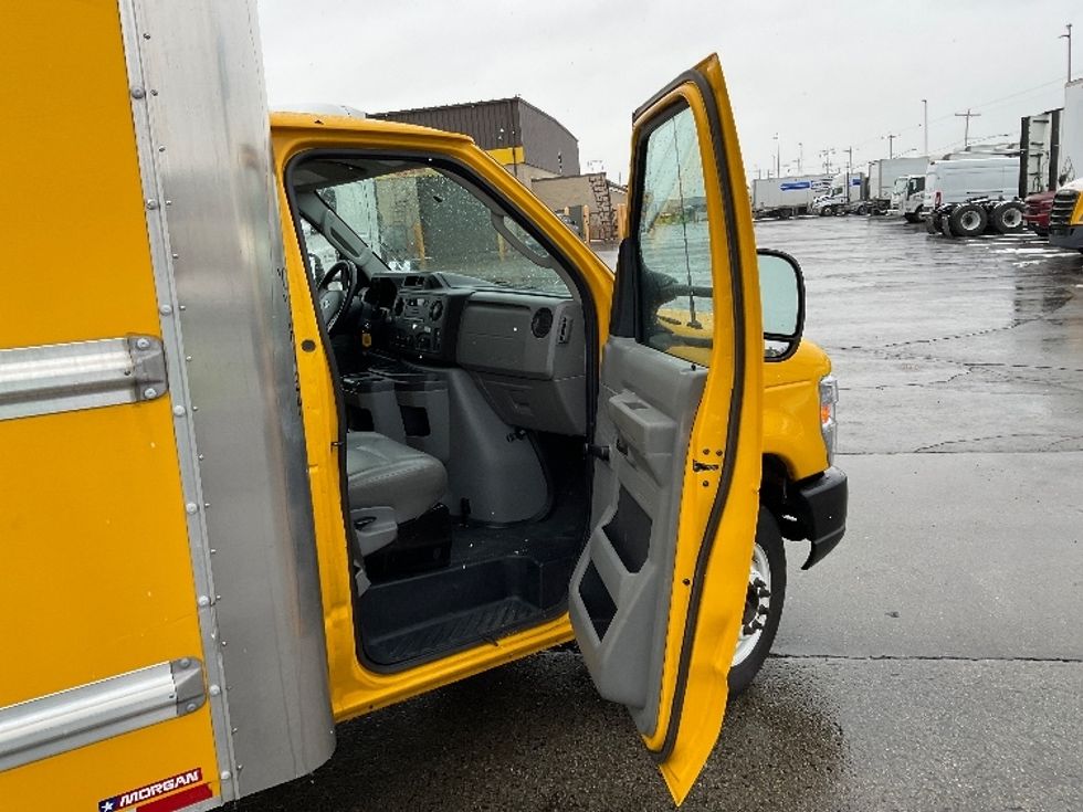 Light Duty Box Truck-Light and Medium Duty Trucks-Ford-2019-E350-Milwaukee-WI-89,210\n\t\tmiles-$ 25,000 - Image 19