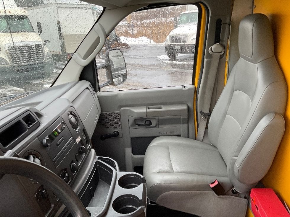 Light Duty Box Truck-Light and Medium Duty Trucks-Ford-2019-E350-Milwaukee-WI-89,210\n\t\tmiles-$ 25,000 - Image 20