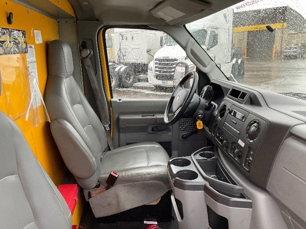 Light Duty Box Truck-Light and Medium Duty Trucks-Ford-2019-E350-Milwaukee-WI-89,210\n\t\tmiles-$ 25,000 - Image 22