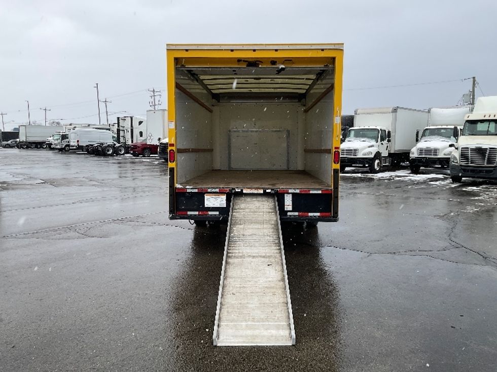 Light Duty Box Truck-Light and Medium Duty Trucks-Ford-2019-E350-Milwaukee-WI-89,210\n\t\tmiles-$ 25,000 - Image 9
