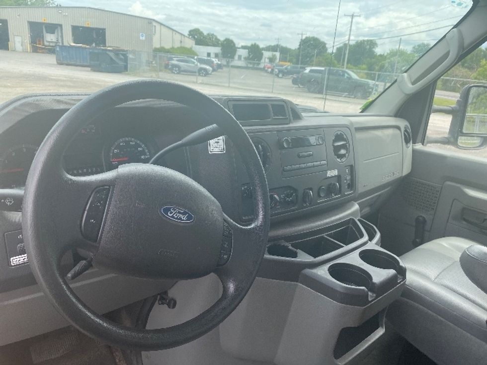 Light Duty Box Truck-Light and Medium Duty Trucks-Ford-2019-E350-Minoa-NY-76,117\n\t\tmiles-$ 26,000 - Image 17