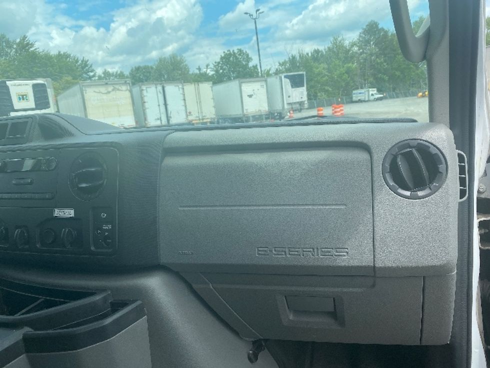 Light Duty Box Truck-Light and Medium Duty Trucks-Ford-2019-E350-Minoa-NY-76,117\n\t\tmiles-$ 26,000 - Image 21