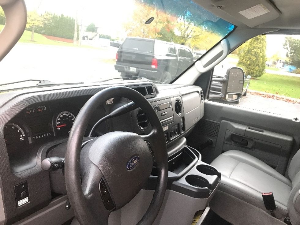 Light Duty Box Truck-Light and Medium Duty Trucks-Ford-2019-E350-Mississauga-ON-187,088\n\t\tkm-$ 28,000 - Image 17