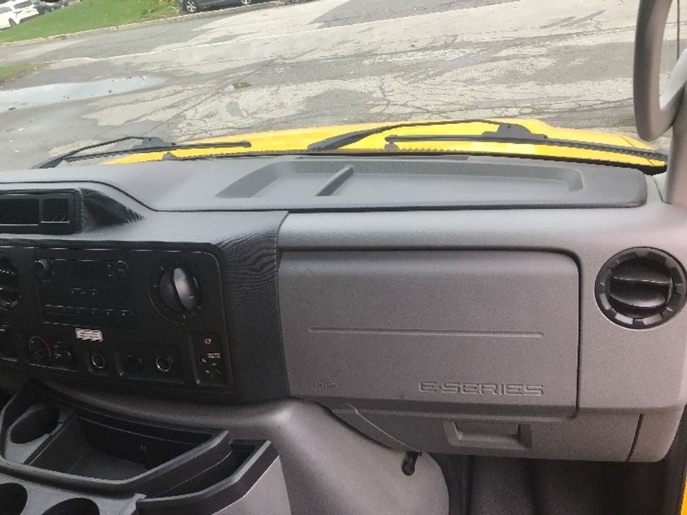 Light Duty Box Truck-Light and Medium Duty Trucks-Ford-2019-E350-Mississauga-ON-187,088\n\t\tkm-$ 28,000 - Image 21