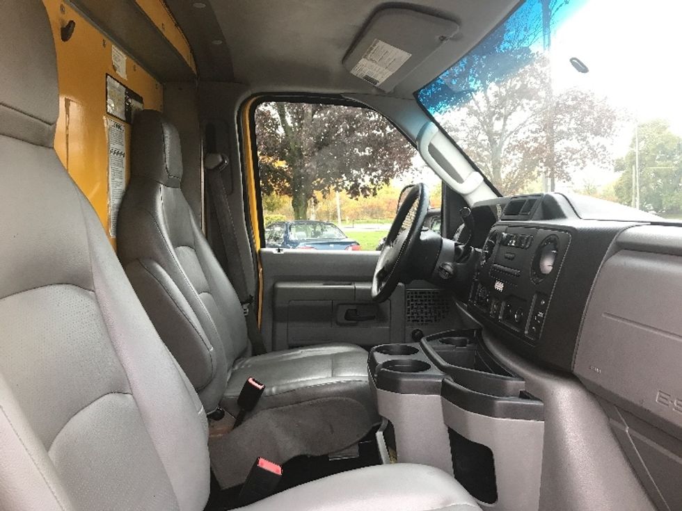 Light Duty Box Truck-Light and Medium Duty Trucks-Ford-2019-E350-Mississauga-ON-187,088\n\t\tkm-$ 28,000 - Image 22