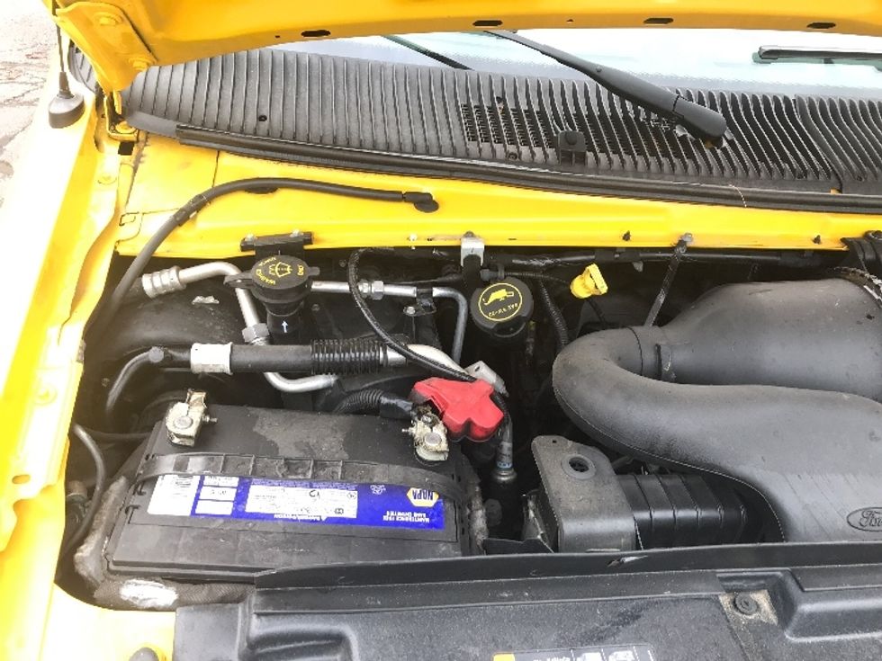 Light Duty Box Truck-Light and Medium Duty Trucks-Ford-2019-E350-Mississauga-ON-187,088\n\t\tkm-$ 28,000 - Image 23