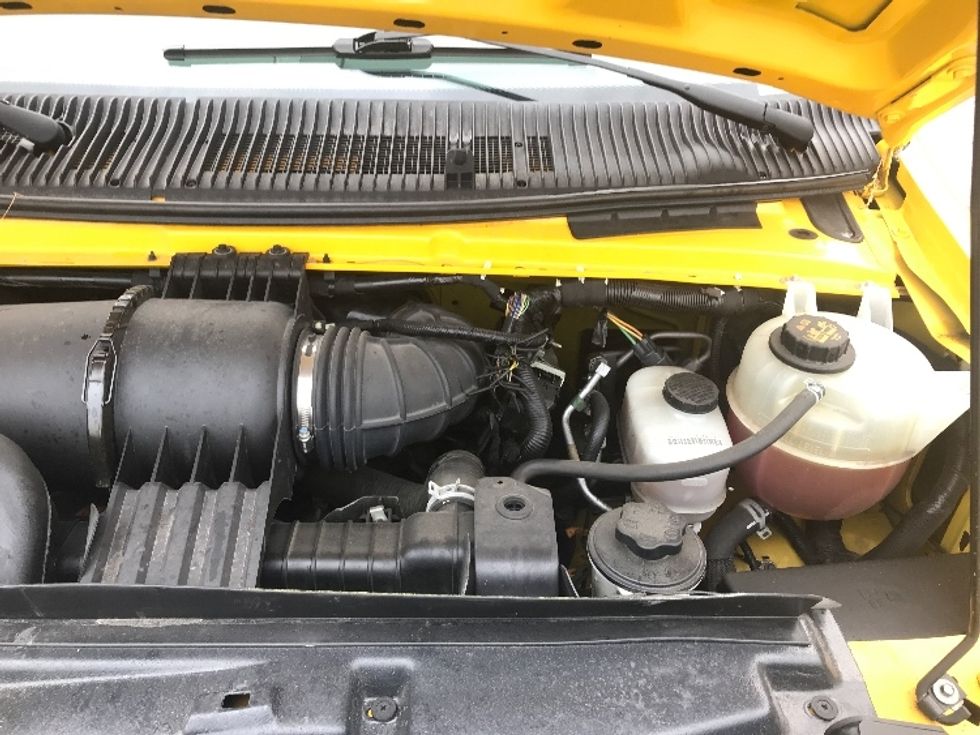 Light Duty Box Truck-Light and Medium Duty Trucks-Ford-2019-E350-Mississauga-ON-187,088\n\t\tkm-$ 28,000 - Image 24