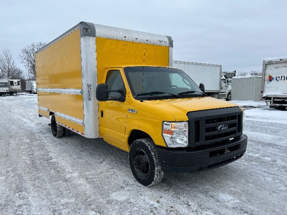 Light Duty Box Truck-Light and Medium Duty Trucks-Ford-2019-E350-Ottawa-ON-180,266\n\t\tkm-$ 29,250 - Image 1