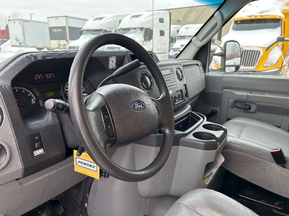 Light Duty Box Truck-Light and Medium Duty Trucks-Ford-2019-E350-Ottawa-ON-180,266\n\t\tkm-$ 29,250 - Image 17