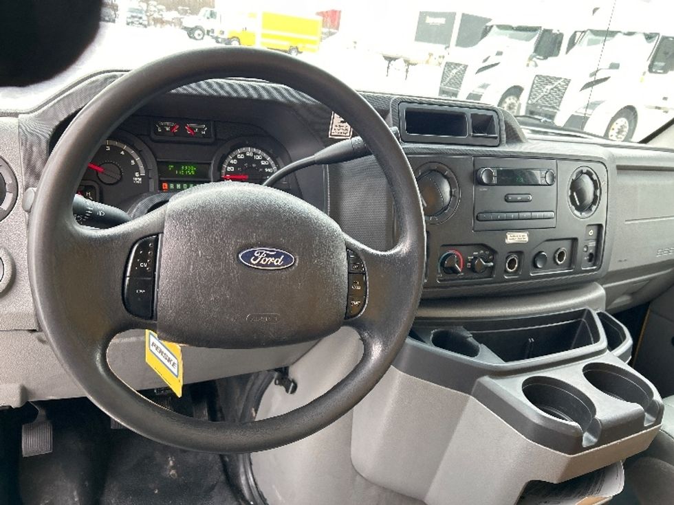 Light Duty Box Truck-Light and Medium Duty Trucks-Ford-2019-E350-Ottawa-ON-180,266\n\t\tkm-$ 29,250 - Image 18