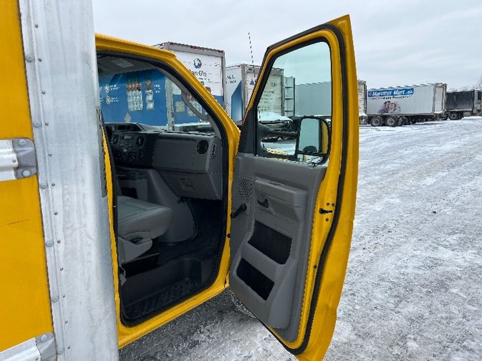 Light Duty Box Truck-Light and Medium Duty Trucks-Ford-2019-E350-Ottawa-ON-180,266\n\t\tkm-$ 29,250 - Image 20