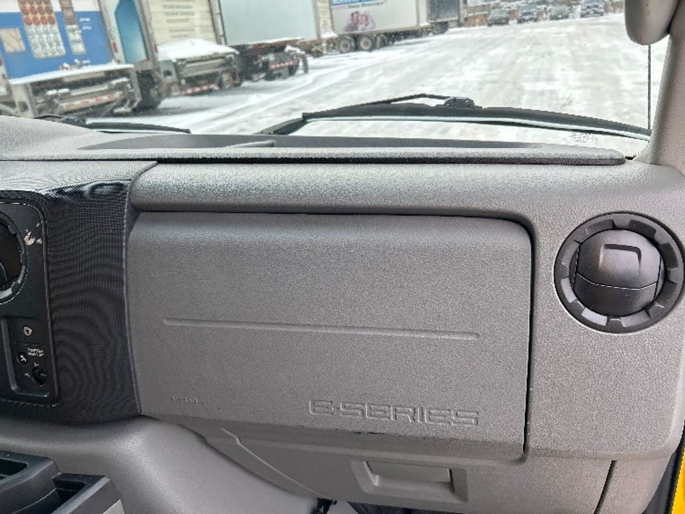 Light Duty Box Truck-Light and Medium Duty Trucks-Ford-2019-E350-Ottawa-ON-180,266\n\t\tkm-$ 29,250 - Image 21
