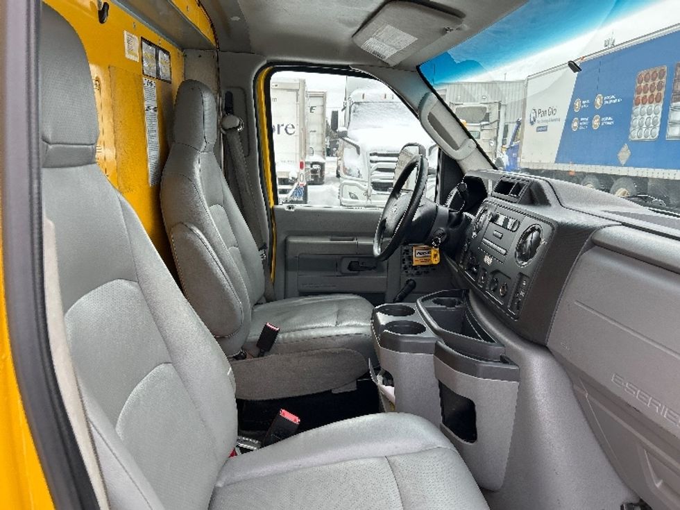 Light Duty Box Truck-Light and Medium Duty Trucks-Ford-2019-E350-Ottawa-ON-180,266\n\t\tkm-$ 29,250 - Image 22