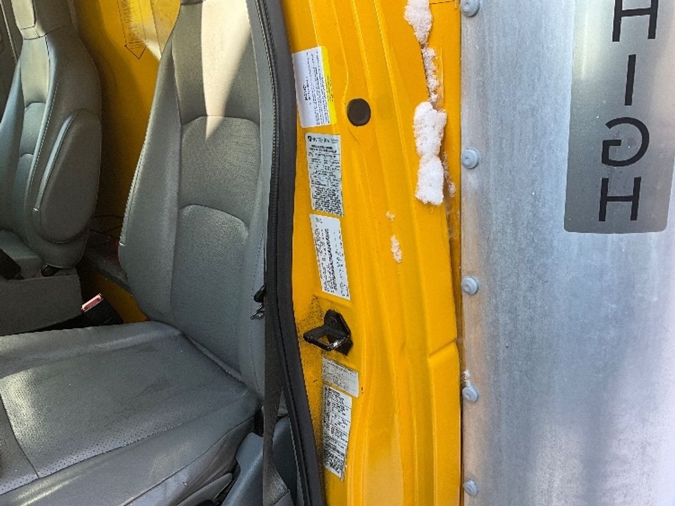 Light Duty Box Truck-Light and Medium Duty Trucks-Ford-2019-E350-Ottawa-ON-180,266\n\t\tkm-$ 29,250 - Image 26