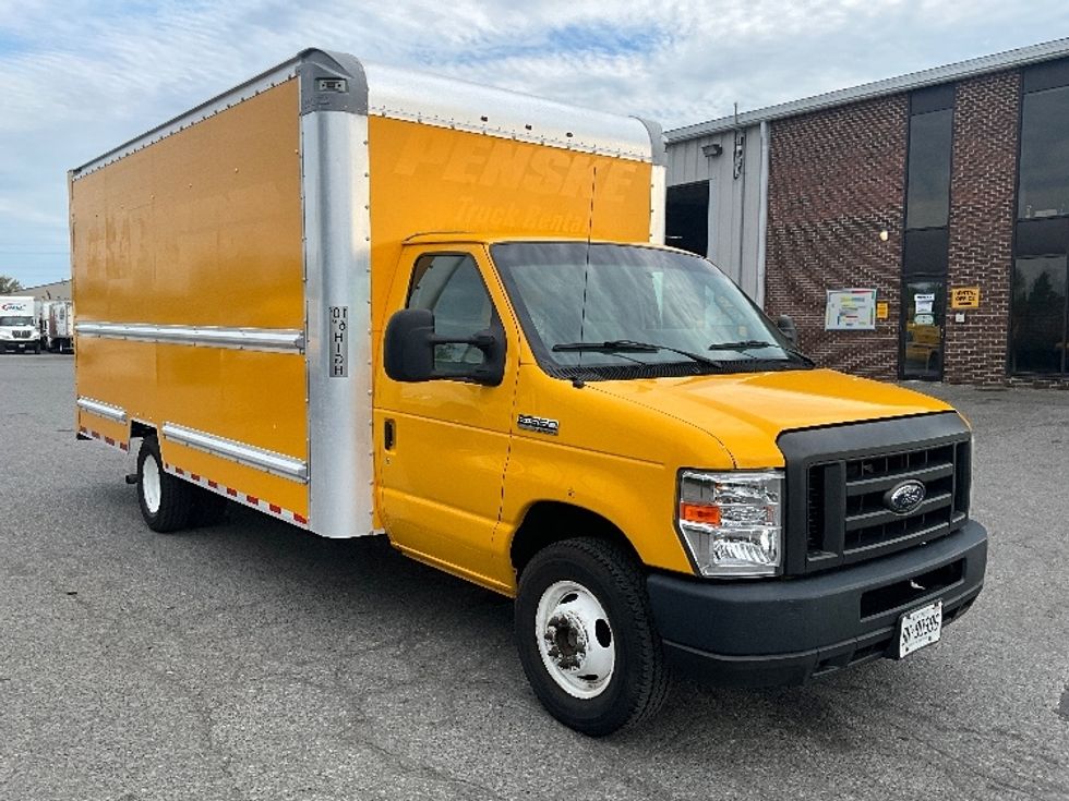 Light Duty Box Truck-Light and Medium Duty Trucks-Ford-2019-E350-Ottawa-ON-190,000\n\t\tkm-$ 25,000 - Image 1