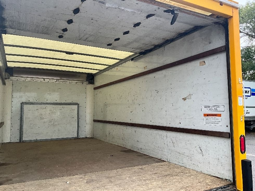 Light Duty Box Truck-Light and Medium Duty Trucks-Ford-2019-E350-Ottawa-ON-190,000\n\t\tkm-$ 25,000 - Image 11