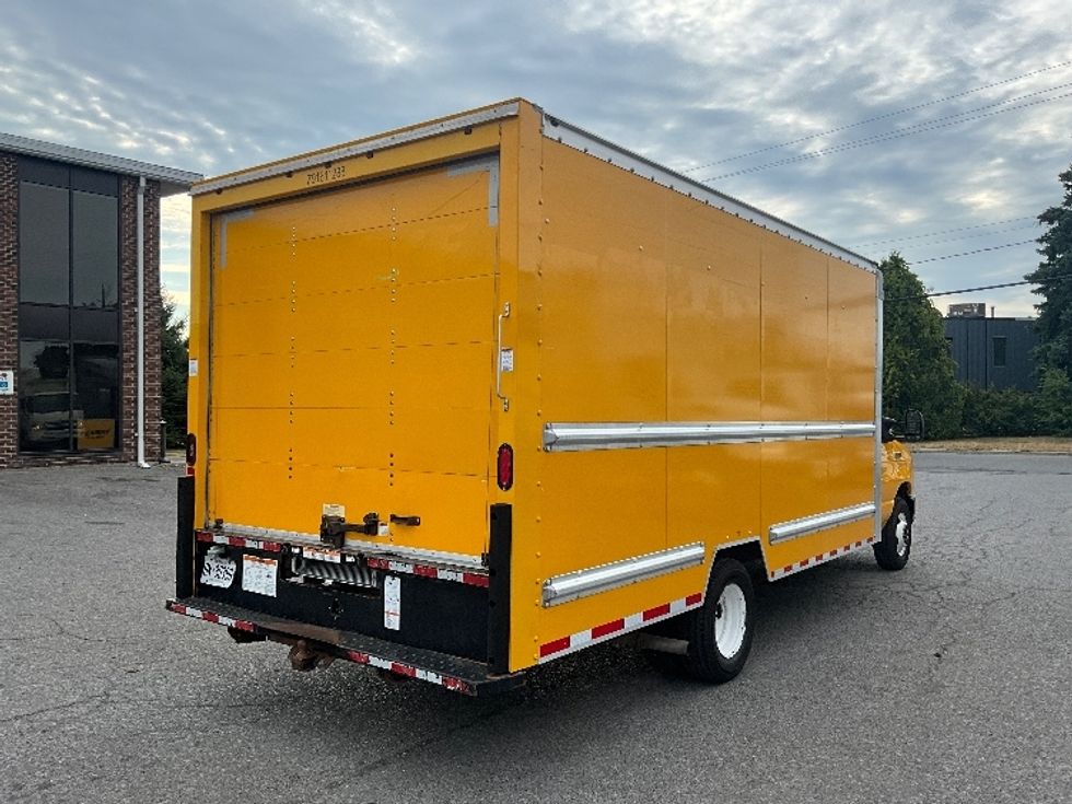 Light Duty Box Truck-Light and Medium Duty Trucks-Ford-2019-E350-Ottawa-ON-190,000\n\t\tkm-$ 25,000 - Image 12