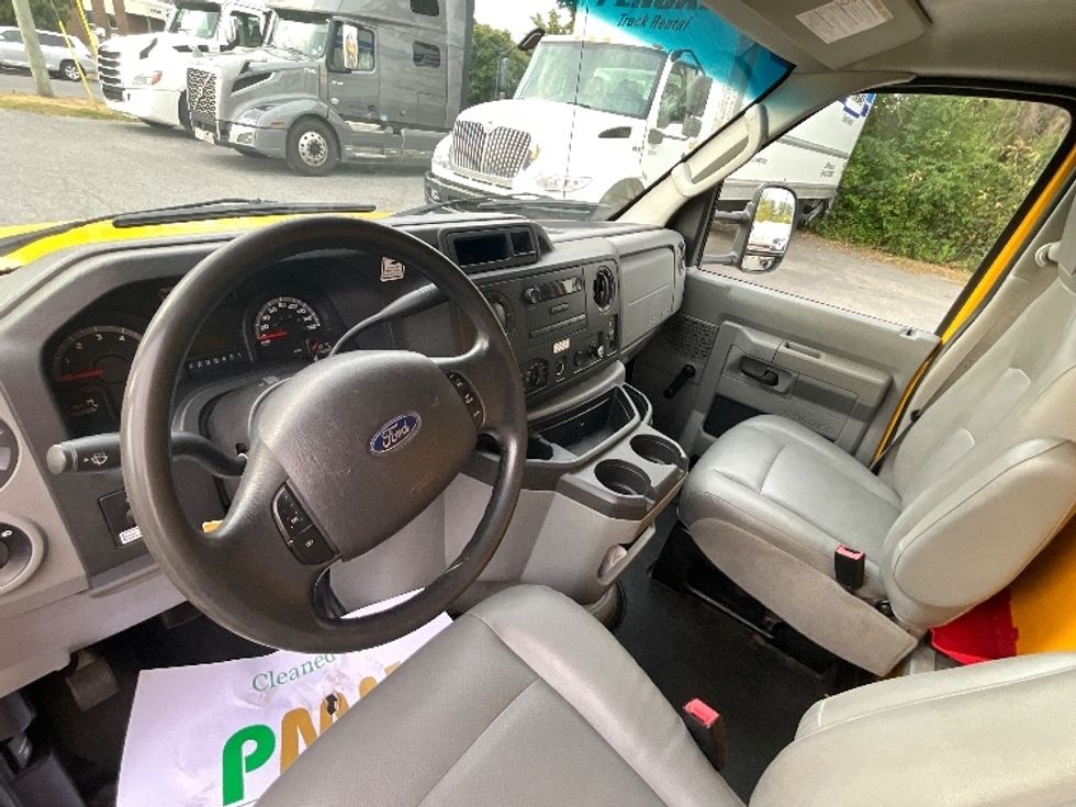 Light Duty Box Truck-Light and Medium Duty Trucks-Ford-2019-E350-Ottawa-ON-190,000\n\t\tkm-$ 25,000 - Image 18