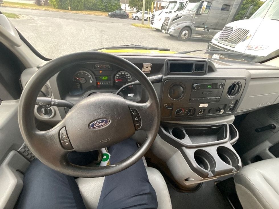 Light Duty Box Truck-Light and Medium Duty Trucks-Ford-2019-E350-Ottawa-ON-190,000\n\t\tkm-$ 25,000 - Image 19