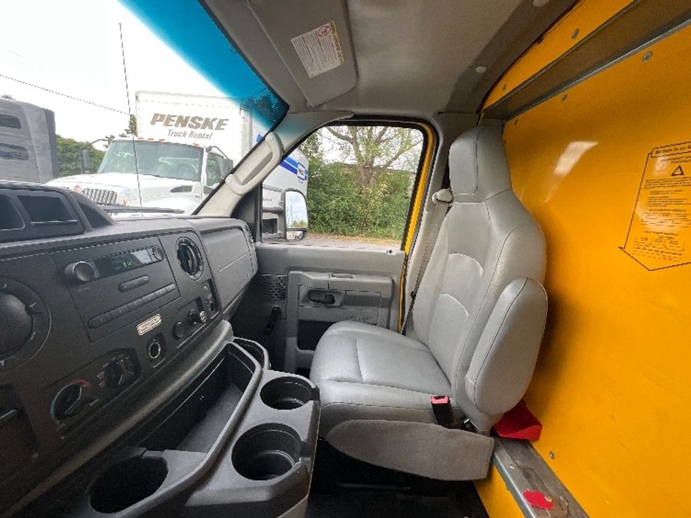 Light Duty Box Truck-Light and Medium Duty Trucks-Ford-2019-E350-Ottawa-ON-190,000\n\t\tkm-$ 25,000 - Image 20