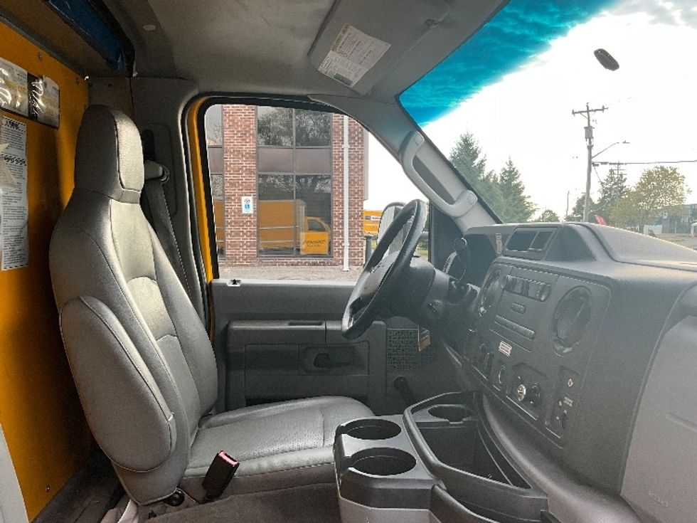 Light Duty Box Truck-Light and Medium Duty Trucks-Ford-2019-E350-Ottawa-ON-190,000\n\t\tkm-$ 25,000 - Image 21