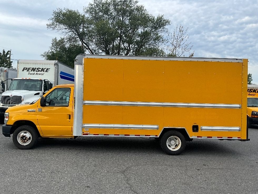 Light Duty Box Truck-Light and Medium Duty Trucks-Ford-2019-E350-Ottawa-ON-190,000\n\t\tkm-$ 25,000 - Image 4