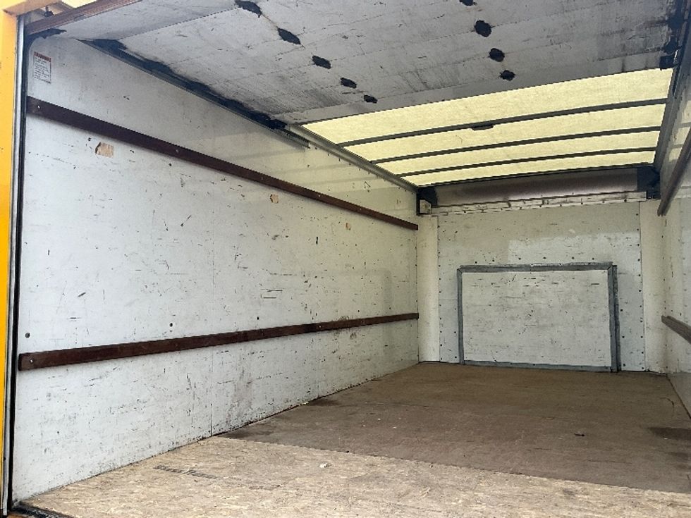 Light Duty Box Truck-Light and Medium Duty Trucks-Ford-2019-E350-Ottawa-ON-190,000\n\t\tkm-$ 25,000 - Image 7