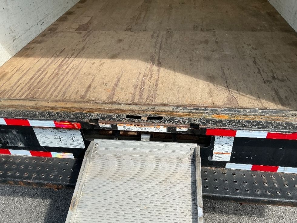 Light Duty Box Truck-Light and Medium Duty Trucks-Ford-2019-E350-Stoney Creek-ON-107,637\n\t\tkm-$ 31,500 - Image 10