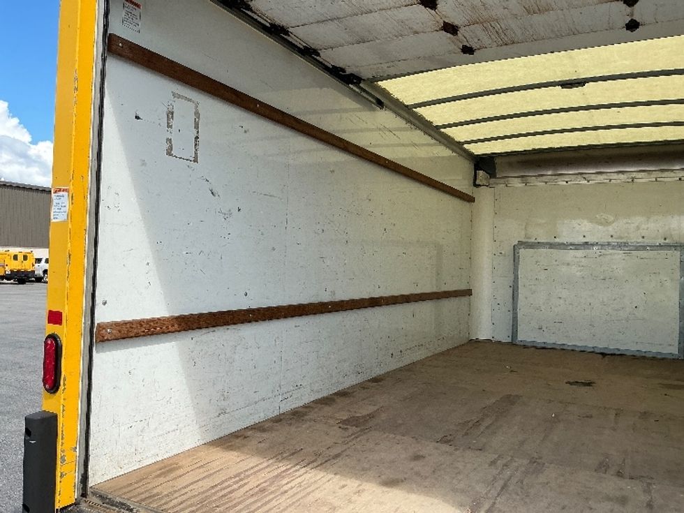 Light Duty Box Truck-Light and Medium Duty Trucks-Ford-2019-E350-Stoney Creek-ON-107,637\n\t\tkm-$ 31,500 - Image 11