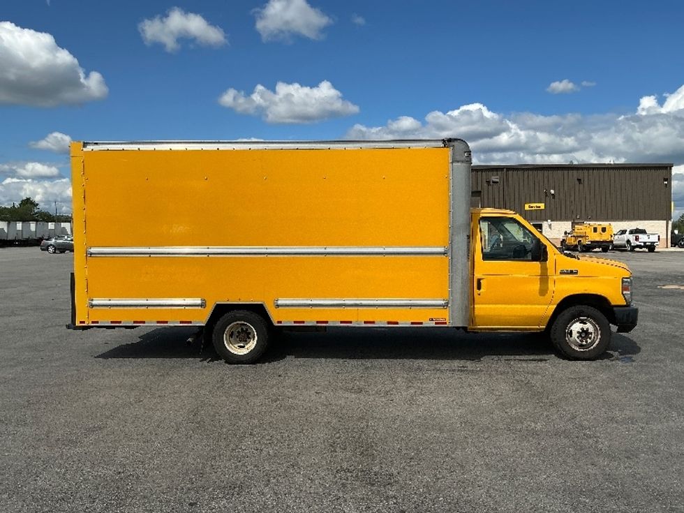 Light Duty Box Truck-Light and Medium Duty Trucks-Ford-2019-E350-Stoney Creek-ON-107,637\n\t\tkm-$ 31,500 - Image 15