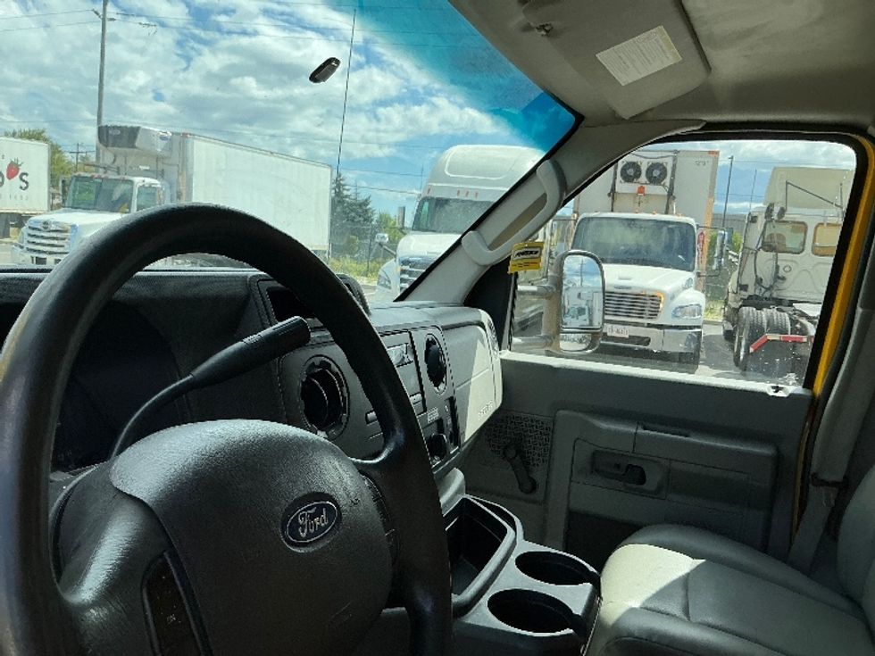 Light Duty Box Truck-Light and Medium Duty Trucks-Ford-2019-E350-Stoney Creek-ON-107,637\n\t\tkm-$ 31,500 - Image 17