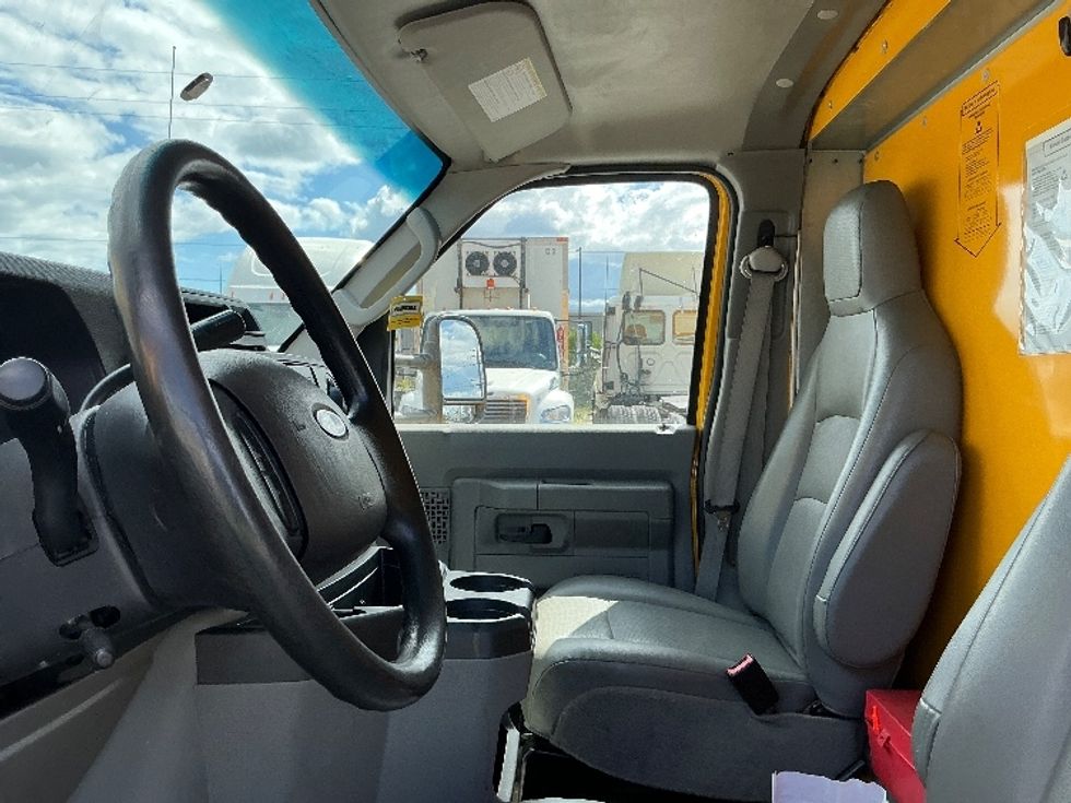 Light Duty Box Truck-Light and Medium Duty Trucks-Ford-2019-E350-Stoney Creek-ON-107,637\n\t\tkm-$ 31,500 - Image 19