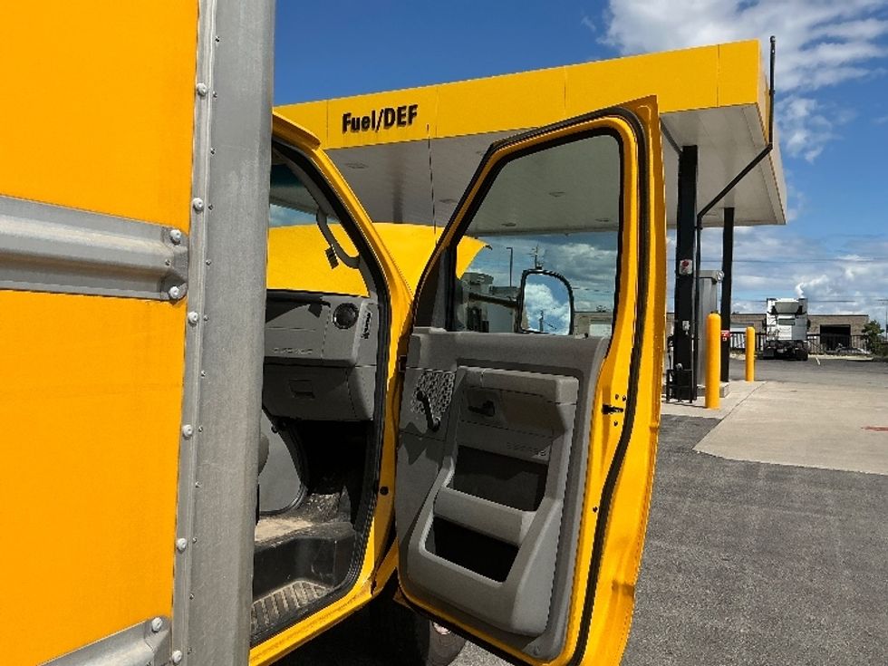 Light Duty Box Truck-Light and Medium Duty Trucks-Ford-2019-E350-Stoney Creek-ON-107,637\n\t\tkm-$ 31,500 - Image 20