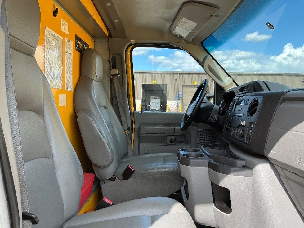 Light Duty Box Truck-Light and Medium Duty Trucks-Ford-2019-E350-Stoney Creek-ON-107,637\n\t\tkm-$ 31,500 - Image 22