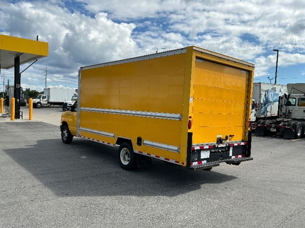 Light Duty Box Truck-Light and Medium Duty Trucks-Ford-2019-E350-Stoney Creek-ON-107,637\n\t\tkm-$ 31,500 - Image 6