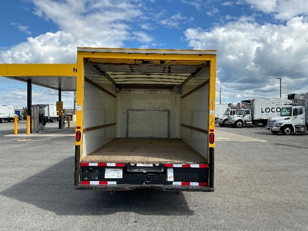 Light Duty Box Truck-Light and Medium Duty Trucks-Ford-2019-E350-Stoney Creek-ON-107,637\n\t\tkm-$ 31,500 - Image 8