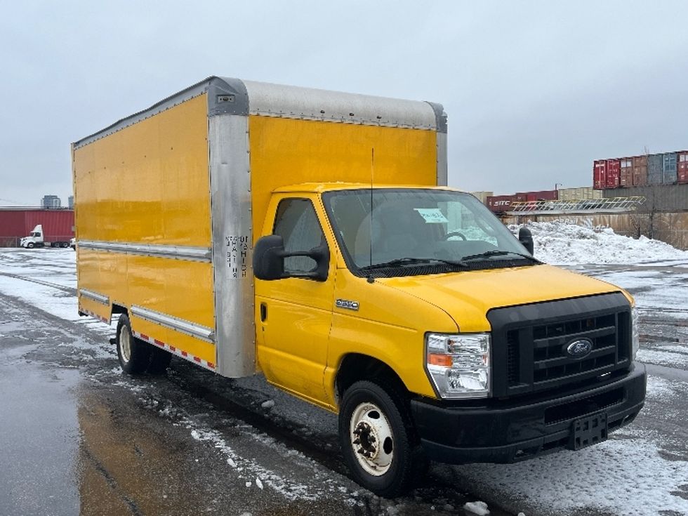 Light Duty Box Truck-Light and Medium Duty Trucks-Ford-2019-E350-Toronto-ON-115,101\n\t\tkm-$ 34,250 - Image 1