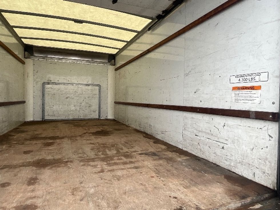 Light Duty Box Truck-Light and Medium Duty Trucks-Ford-2019-E350-Toronto-ON-115,101\n\t\tkm-$ 34,250 - Image 12