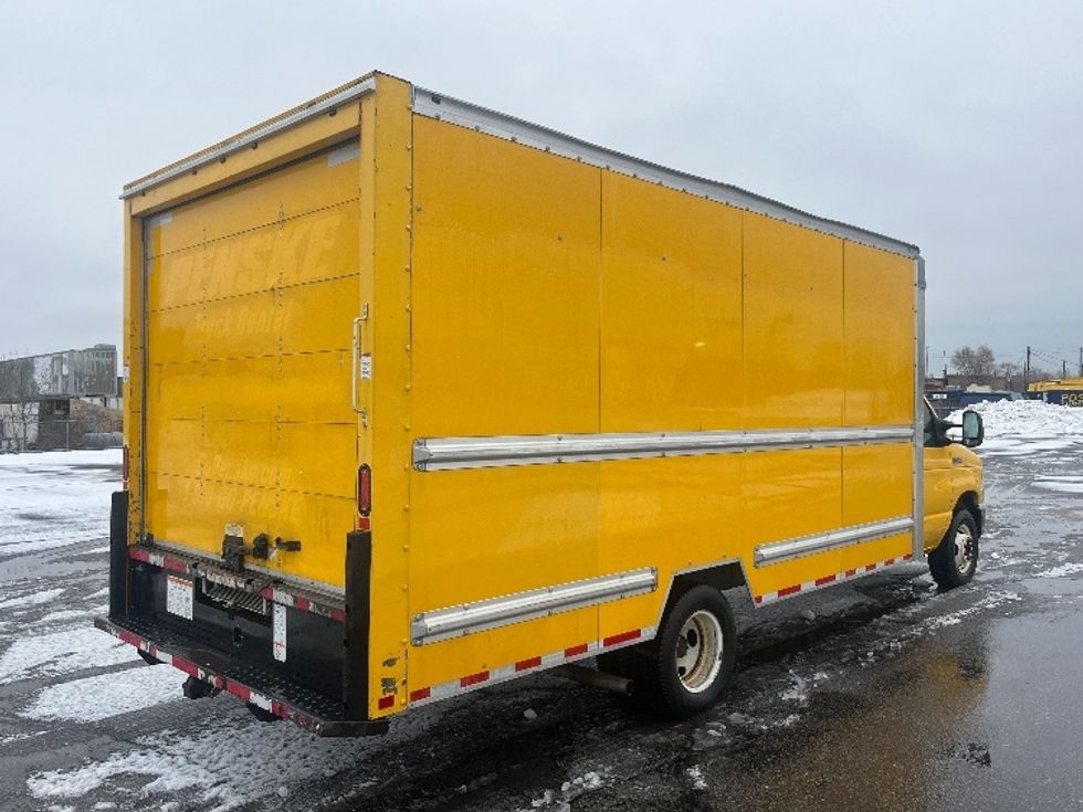Light Duty Box Truck-Light and Medium Duty Trucks-Ford-2019-E350-Toronto-ON-115,101\n\t\tkm-$ 34,250 - Image 13
