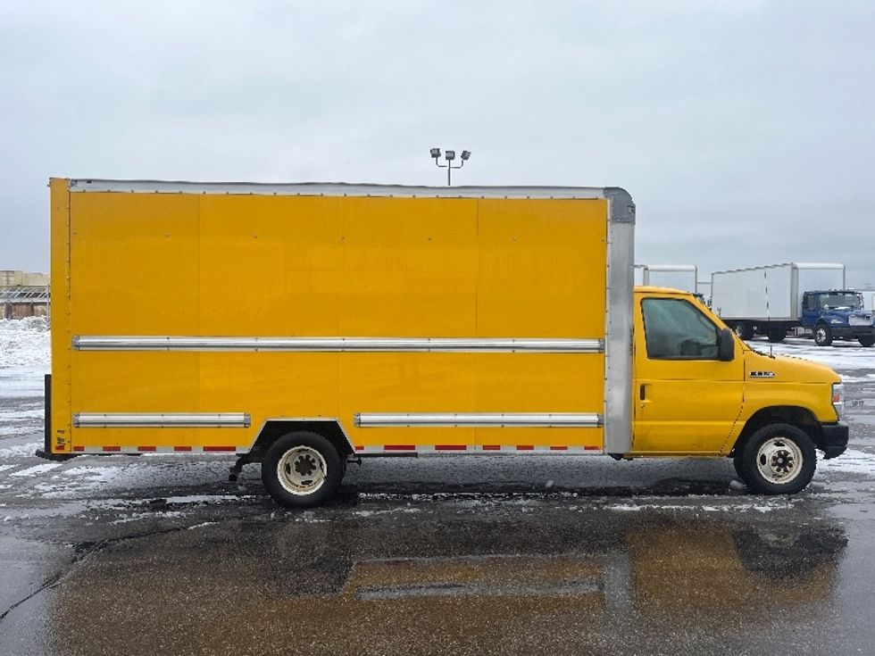 Light Duty Box Truck-Light and Medium Duty Trucks-Ford-2019-E350-Toronto-ON-115,101\n\t\tkm-$ 34,250 - Image 15