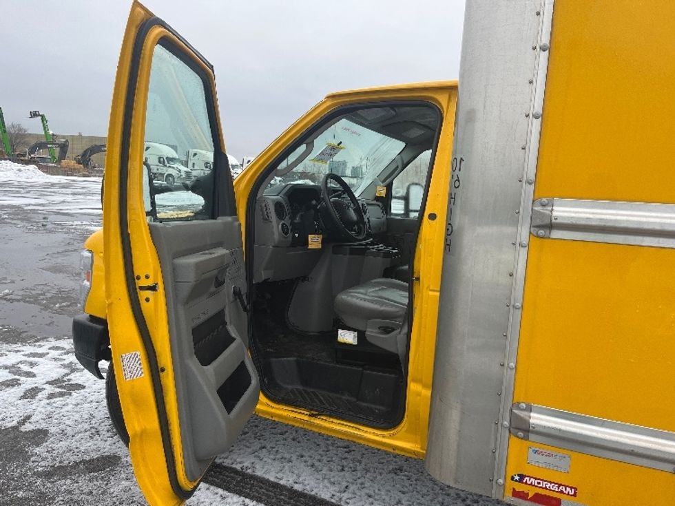 Light Duty Box Truck-Light and Medium Duty Trucks-Ford-2019-E350-Toronto-ON-115,101\n\t\tkm-$ 34,250 - Image 16